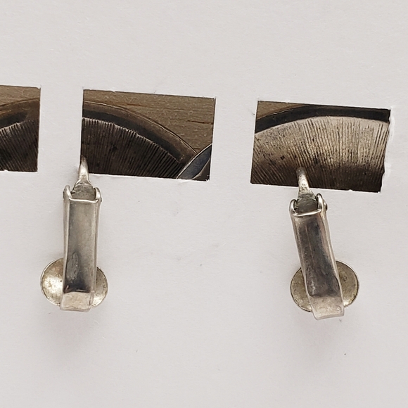 Vintage Two Tone Metal and Enamel Trianglar Clip Earrings - Picture 3 of 3